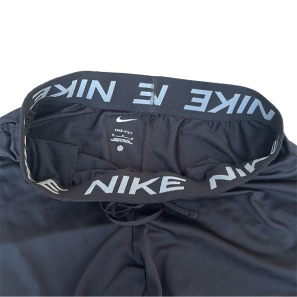 Nike Shorts Women's Size M Black Dri-Fit Attack Training athletic workout EUC - Picture 3 of 7